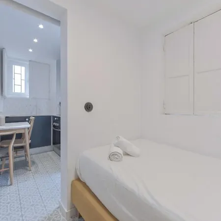 Alfama Design With Terrace By Homing *