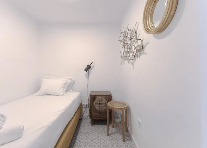 Alfama Design With Terrace By Homing